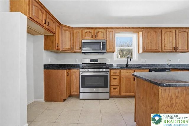 106 Greenleaf Drive, Tobyhanna Twp, PA 18334