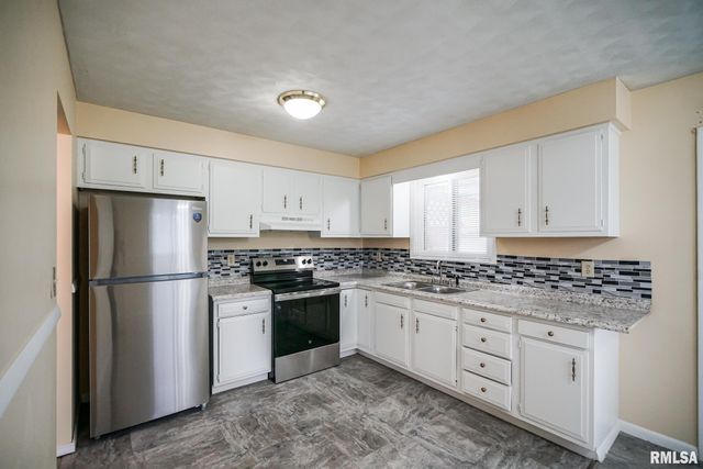 2705 W MILLBROOK Court, Peoria, IL 61615