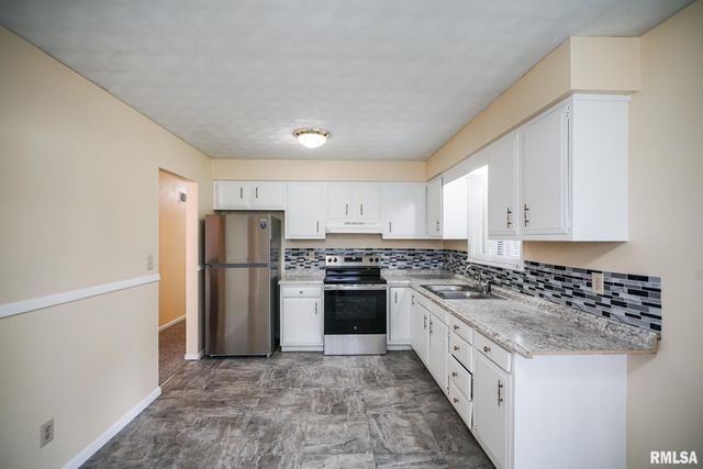 2705 W MILLBROOK Court, Peoria, IL 61615