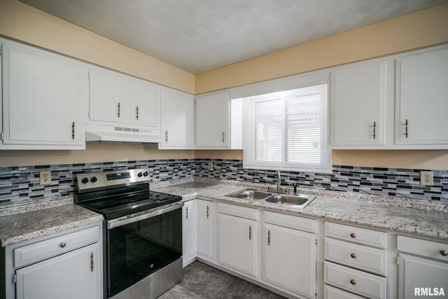 2705 W MILLBROOK Court, Peoria, IL 61615