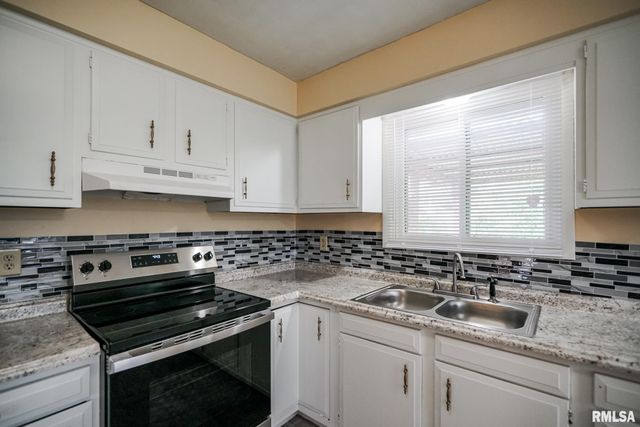 2705 W MILLBROOK Court, Peoria, IL 61615