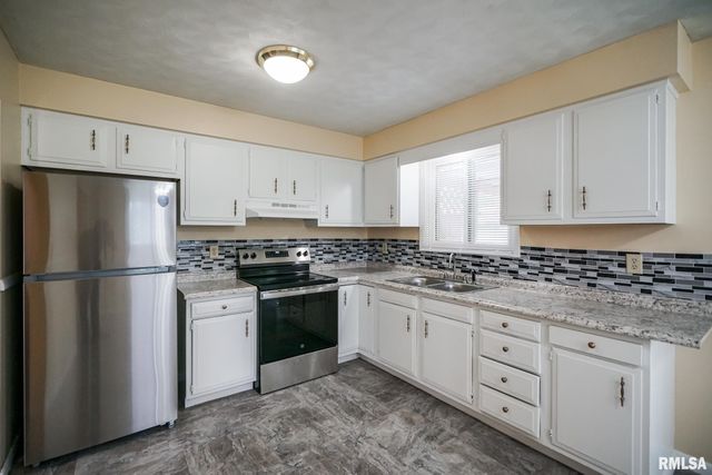 2705 W MILLBROOK Court, Peoria, IL 61615