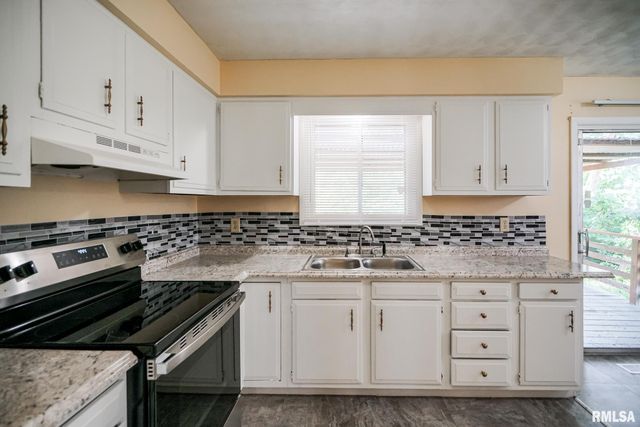 2705 W MILLBROOK Court, Peoria, IL 61615