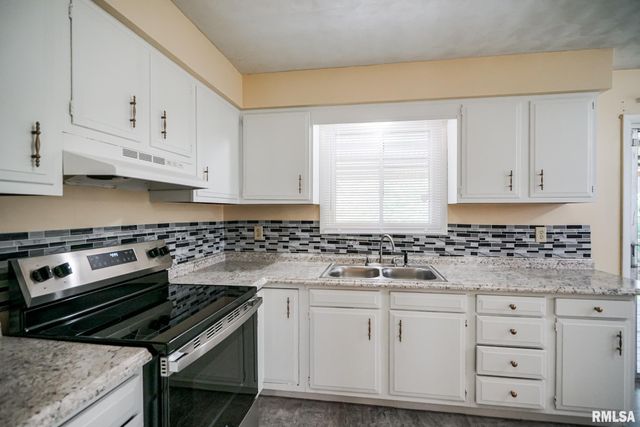 2705 W MILLBROOK Court, Peoria, IL 61615