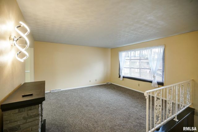 2705 W MILLBROOK Court, Peoria, IL 61615