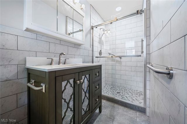 6208 Dora Boulevard, Independence, OH 44131