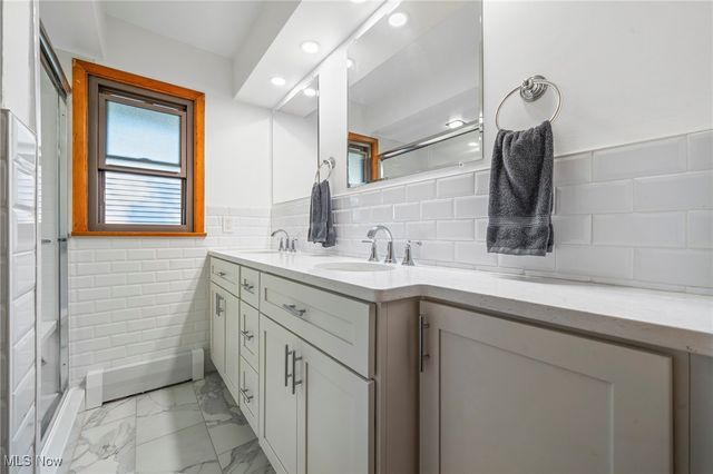 6208 Dora Boulevard, Independence, OH 44131