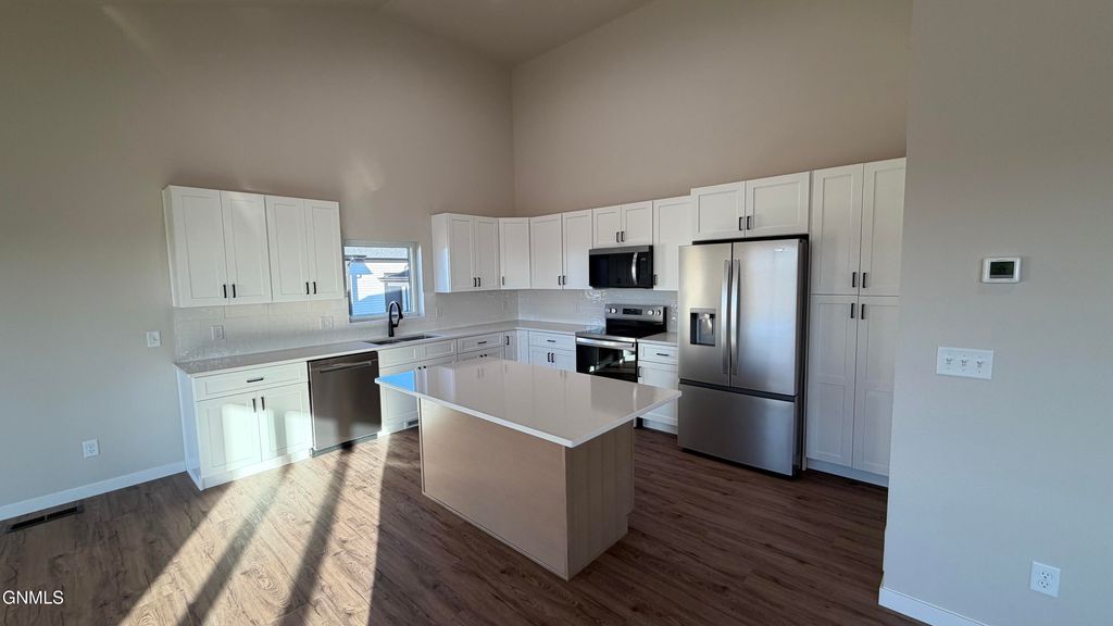 5413 Welder Avenue, Bismarck, ND 58503 photo 3