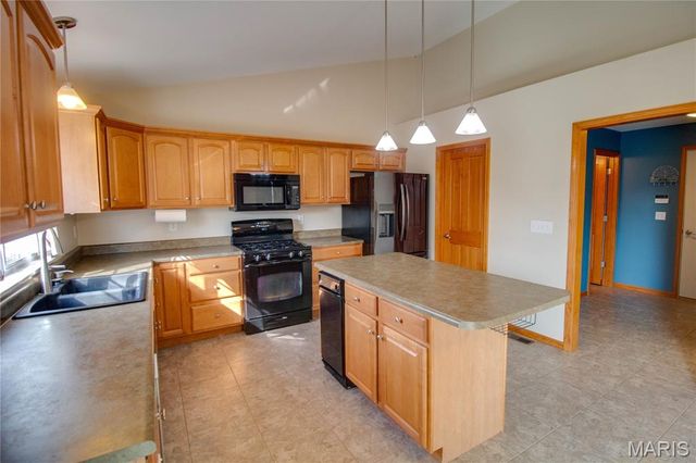 4285 Red Field Drive, Swansea, IL 62226