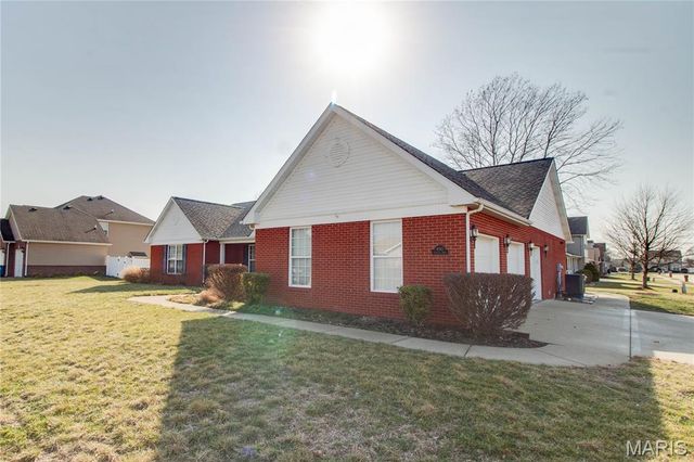 4285 Red Field Drive, Swansea, IL 62226