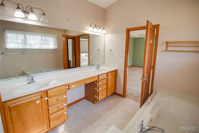 4285 Red Field Drive, Swansea, IL 62226