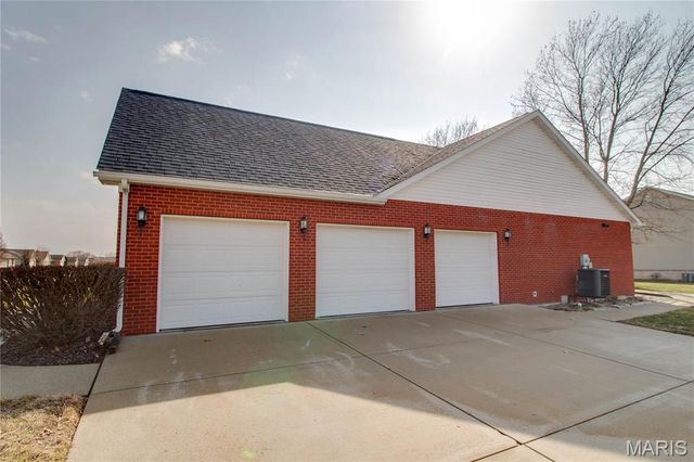 4285 Red Field Drive, Swansea, IL 62226