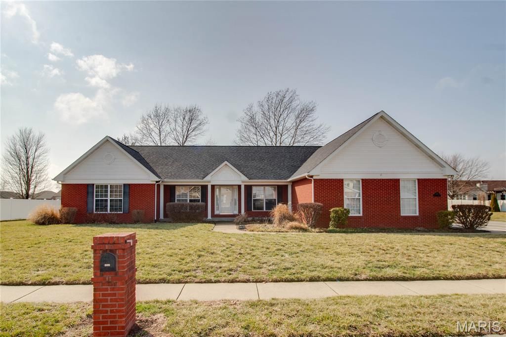 4285 Red Field Drive, Swansea, IL 62226