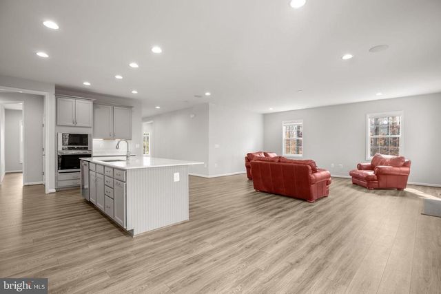 8005 ASHFORD DR, Fredericksburg, VA 22407