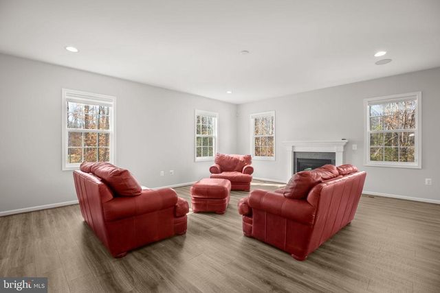 8005 ASHFORD DR, Fredericksburg, VA 22407