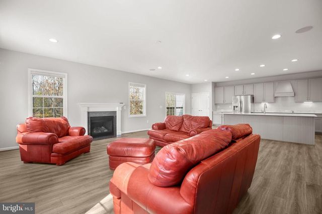 8005 ASHFORD DR, Fredericksburg, VA 22407