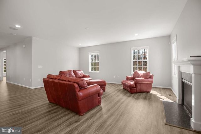 8005 ASHFORD DR, Fredericksburg, VA 22407