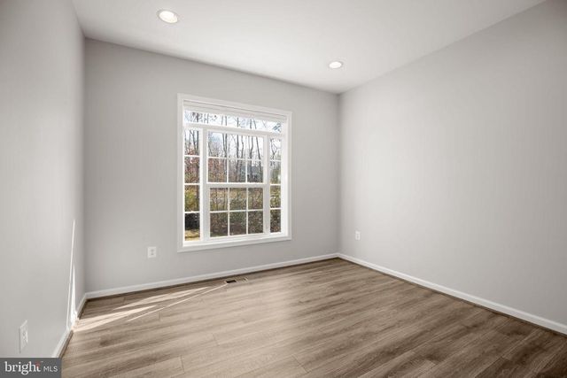 8005 ASHFORD DR, Fredericksburg, VA 22407