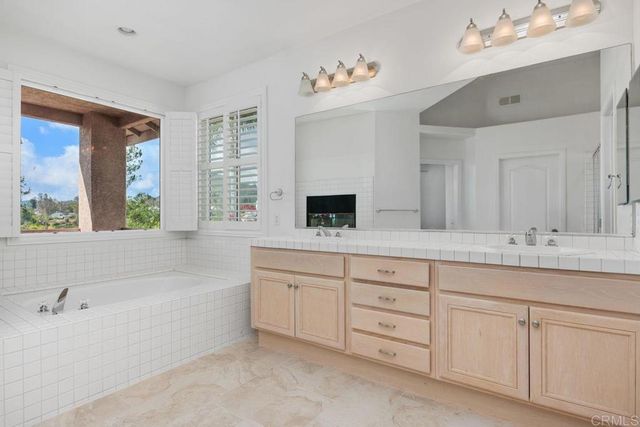 241 Camino Del Postigo, Escondido, CA 92029