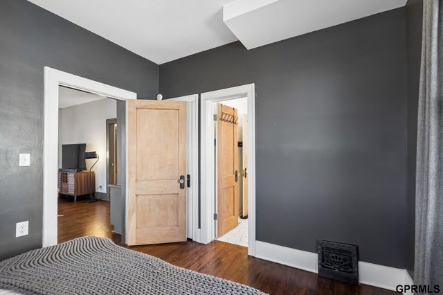 1018 S 35 Avenue, Omaha, NE 68105