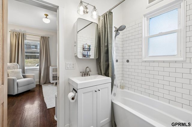 1018 S 35 Avenue, Omaha, NE 68105