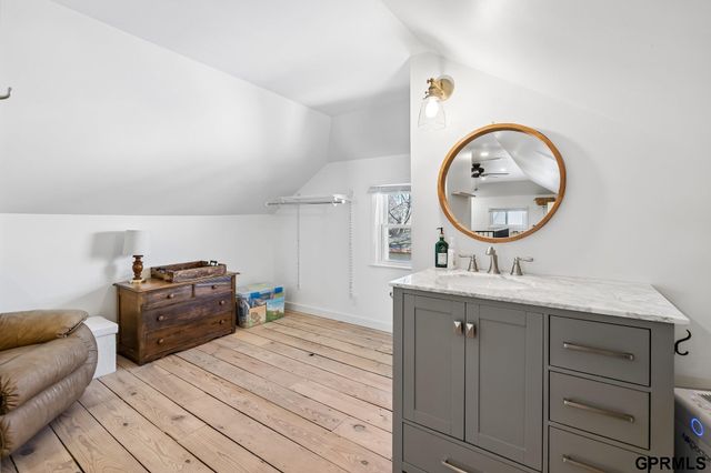 1018 S 35 Avenue, Omaha, NE 68105