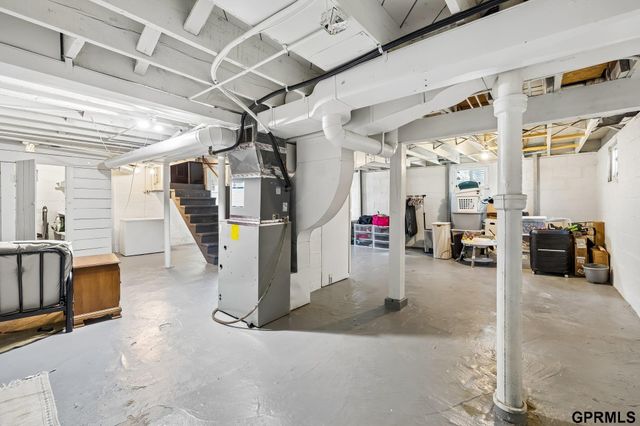 1018 S 35 Avenue, Omaha, NE 68105