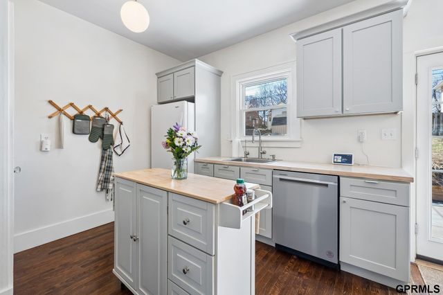 1018 S 35 Avenue, Omaha, NE 68105