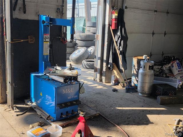 12317 Woodbine Street, Redford, MI 48239