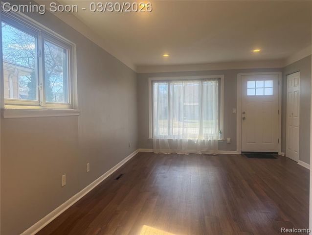 4631 Ziegler Street, Dearborn Heights, MI 48125