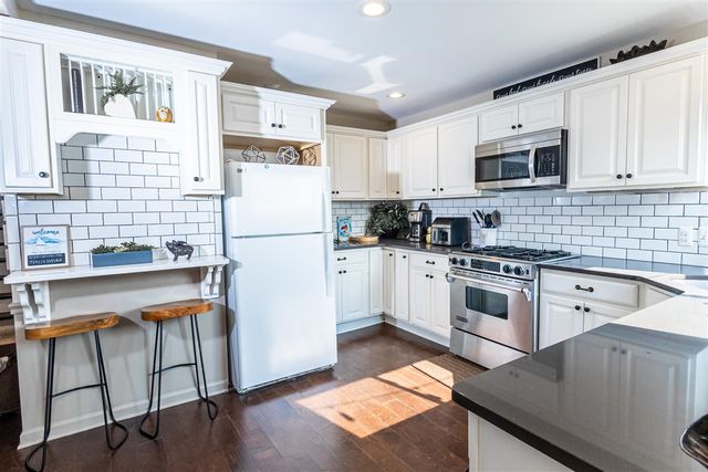22515 E 10 Mile Road, Saint Clair Shores, MI 48080