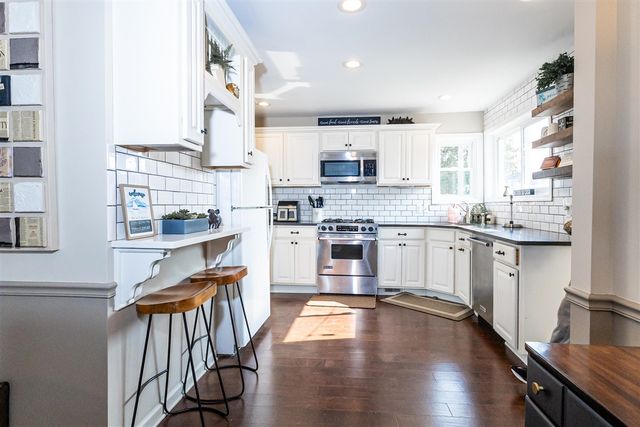 22515 E 10 Mile Road, Saint Clair Shores, MI 48080