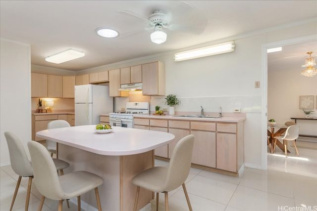 3098 E Manoa Road, Honolulu, HI 96822