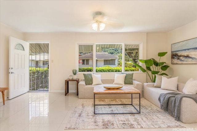 3098 E Manoa Road, Honolulu, HI 96822
