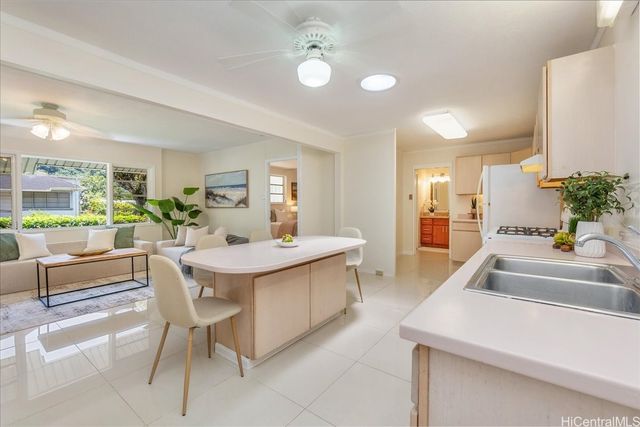 3098 E Manoa Road, Honolulu, HI 96822