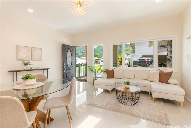 3098 E Manoa Road, Honolulu, HI 96822