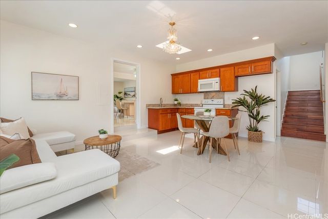 3098 E Manoa Road, Honolulu, HI 96822