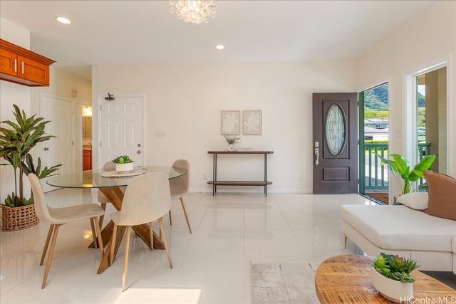 3098 E Manoa Road, Honolulu, HI 96822