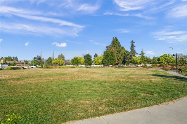 1087 Bigleaf Place 109, San Jose, CA 95131