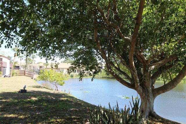 2628 HIDDEN LAKE DRIVE N B, Sarasota, FL 34237