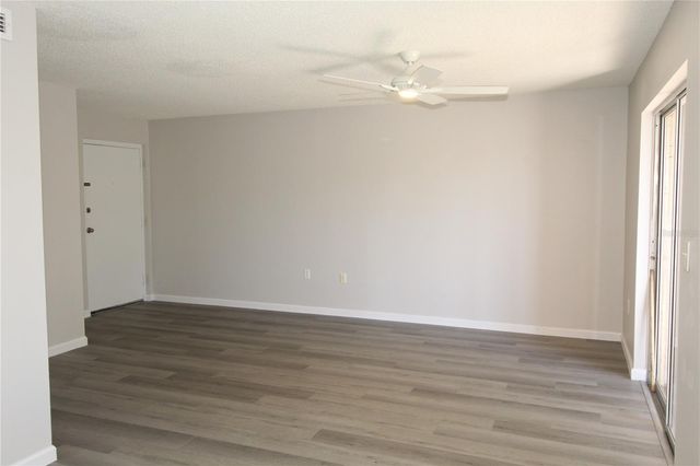 2628 HIDDEN LAKE DRIVE N B, Sarasota, FL 34237