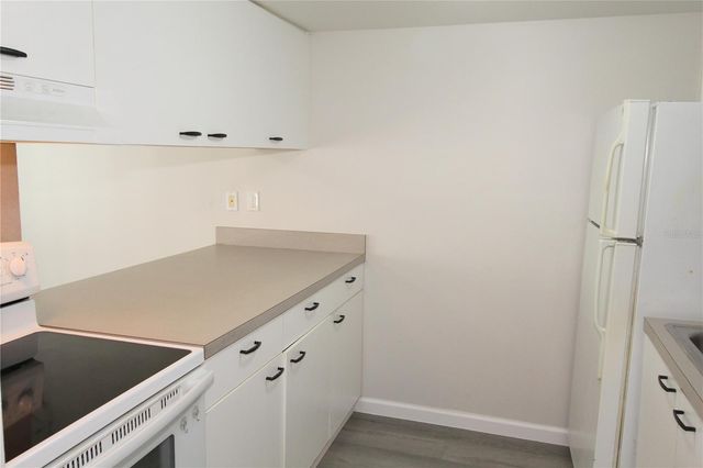 2628 HIDDEN LAKE DRIVE N B, Sarasota, FL 34237