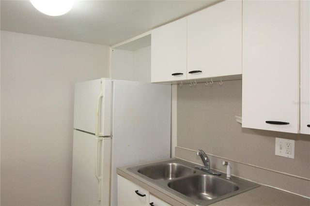 2628 HIDDEN LAKE DRIVE N B, Sarasota, FL 34237