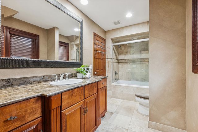 31 Croydon Lane, Oak Brook, IL 60523