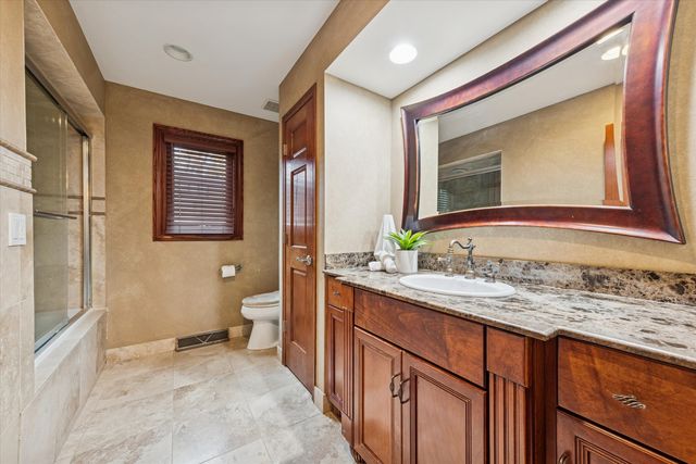 31 Croydon Lane, Oak Brook, IL 60523