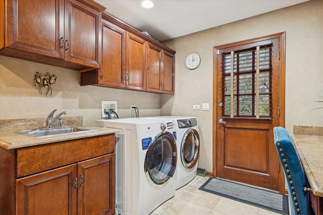 31 Croydon Lane, Oak Brook, IL 60523