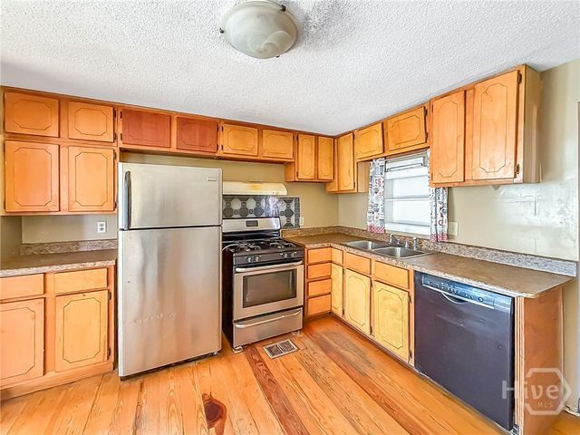 725 FRUIT Street, Savannah, GA 31415