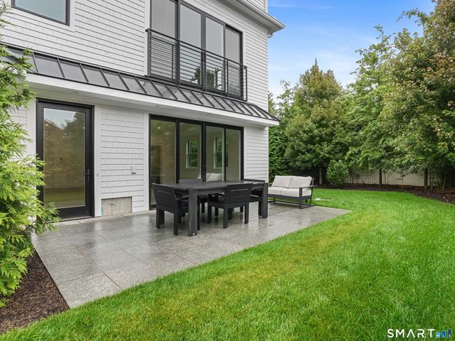 345 Reef Road C9, Fairfield, CT 06824