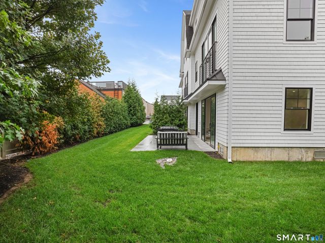 345 Reef Road C9, Fairfield, CT 06824