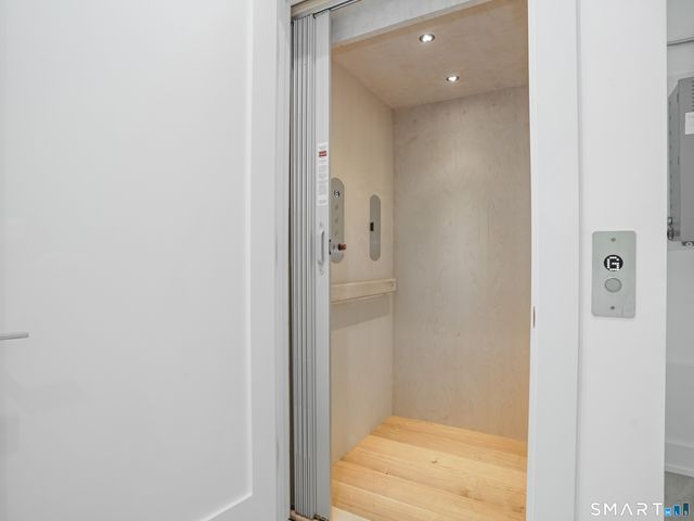 345 Reef Road C9, Fairfield, CT 06824